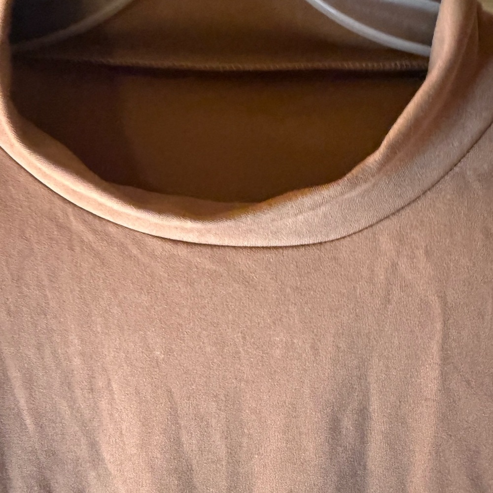 (SALE $5) taupe colored Lounge Set with Gold Sequin Heart, 3x - Picture 8 of 16